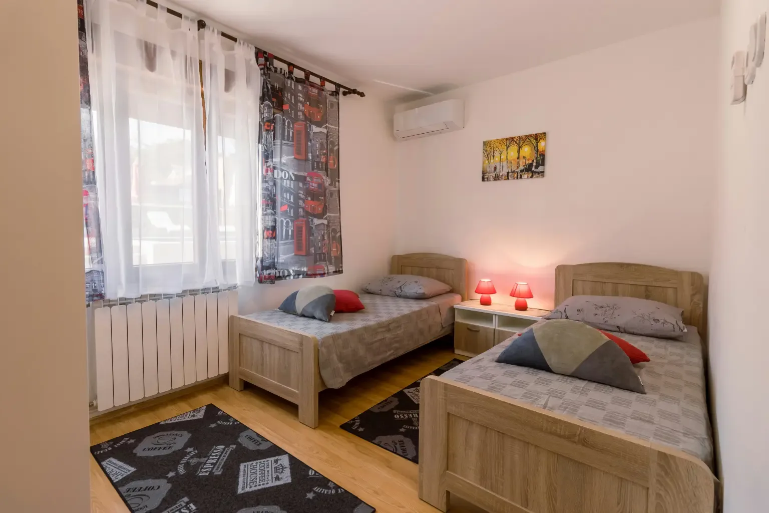 Lova jaukiame hostelyje — Kaunas – 1 nuotrauka iš 3