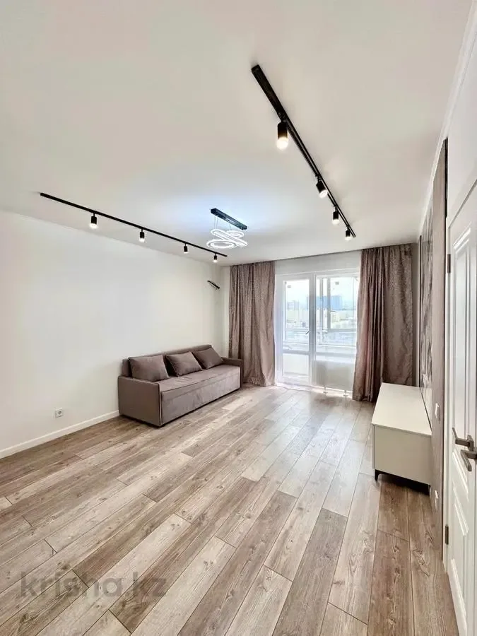 Butas centre modernaus dizaino – 1 nuotrauka iš 8
