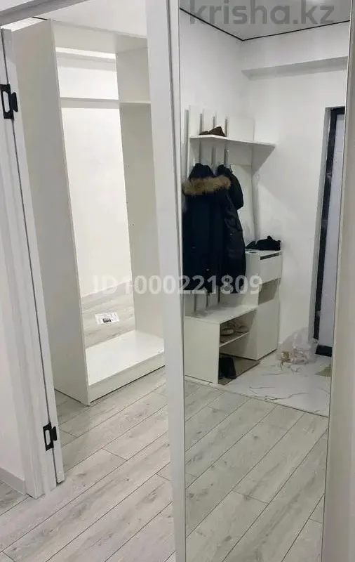 Butas centre su baseinu – 2 nuotrauka iš 3