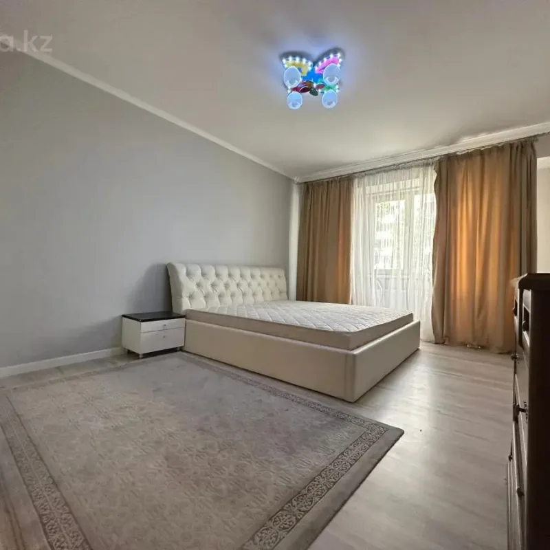 Dviejų aukštų butas centre su baseinu – 3 nuotrauka iš 8
