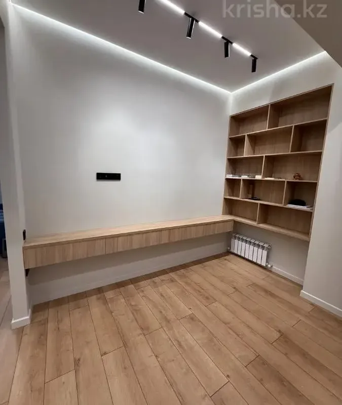 Butas centre su baseinu – 2 nuotrauka iš 8