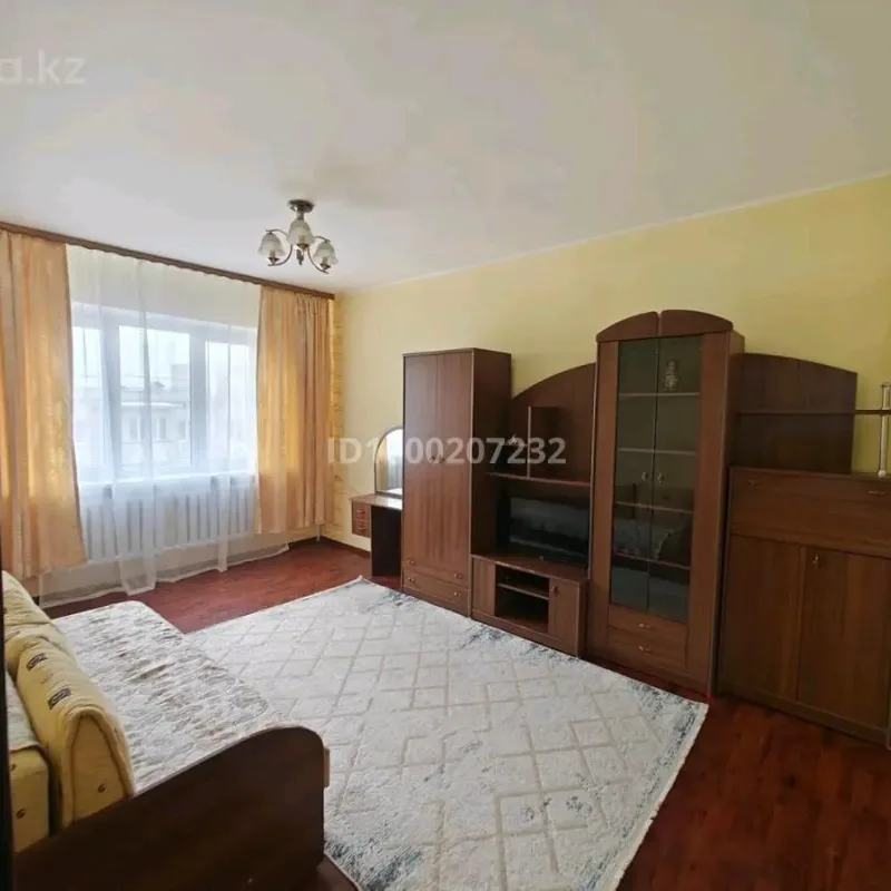 Butas centre su sodu – 2 nuotrauka iš 5