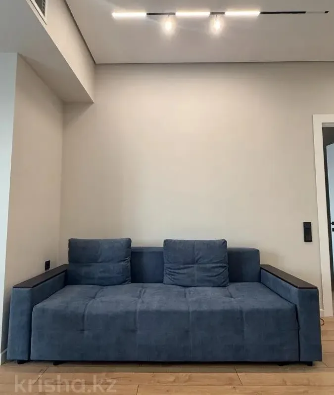 Butas centre su vaizdu – 2 nuotrauka iš 6