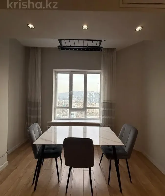 Butas centre su vaizdu – 4 nuotrauka iš 6