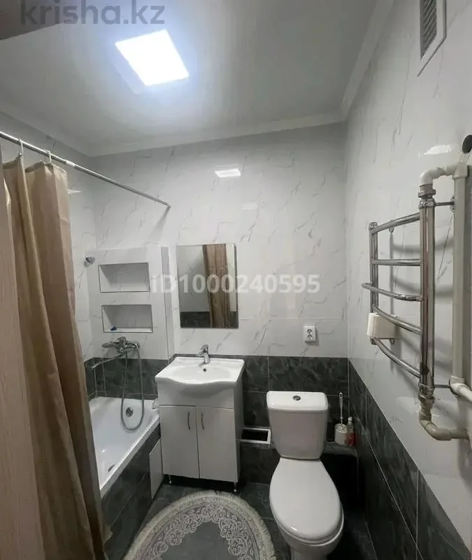 Dviejų aukštų butas centre su baseinu – 3 nuotrauka iš 8