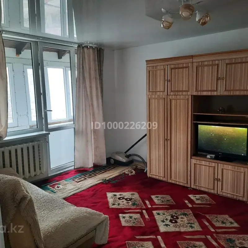 Butas centre su vaizdu – 3 nuotrauka iš 4