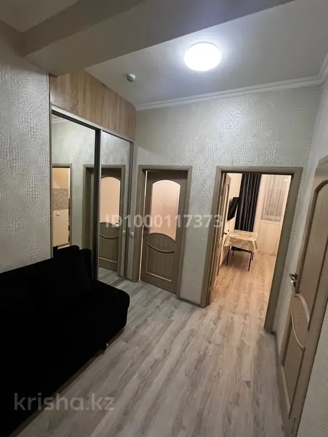 Butas ramioje vietoje su baseinu – 1 nuotrauka iš 8