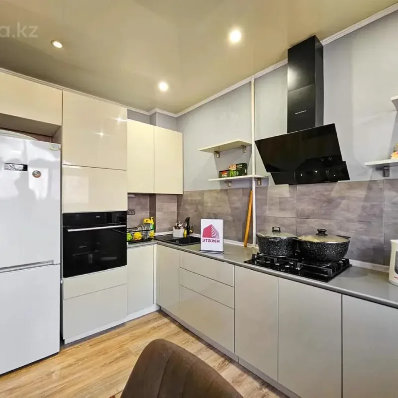 Sodyba miške su parkavimo vieta