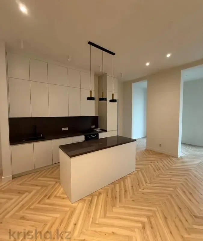 Dviejų aukštų butas centre modernaus dizaino – 3 nuotrauka iš 9
