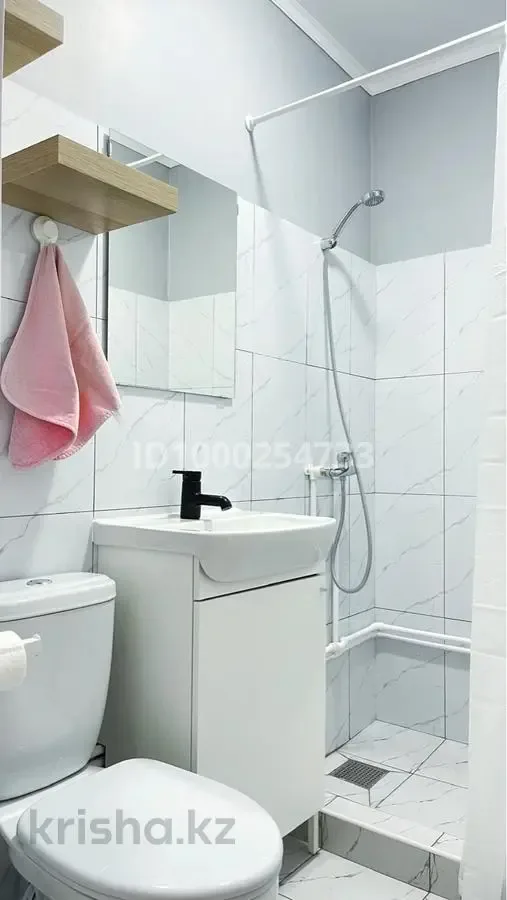 Dviejų aukštų butas parke su baseinu – 1 nuotrauka iš 5