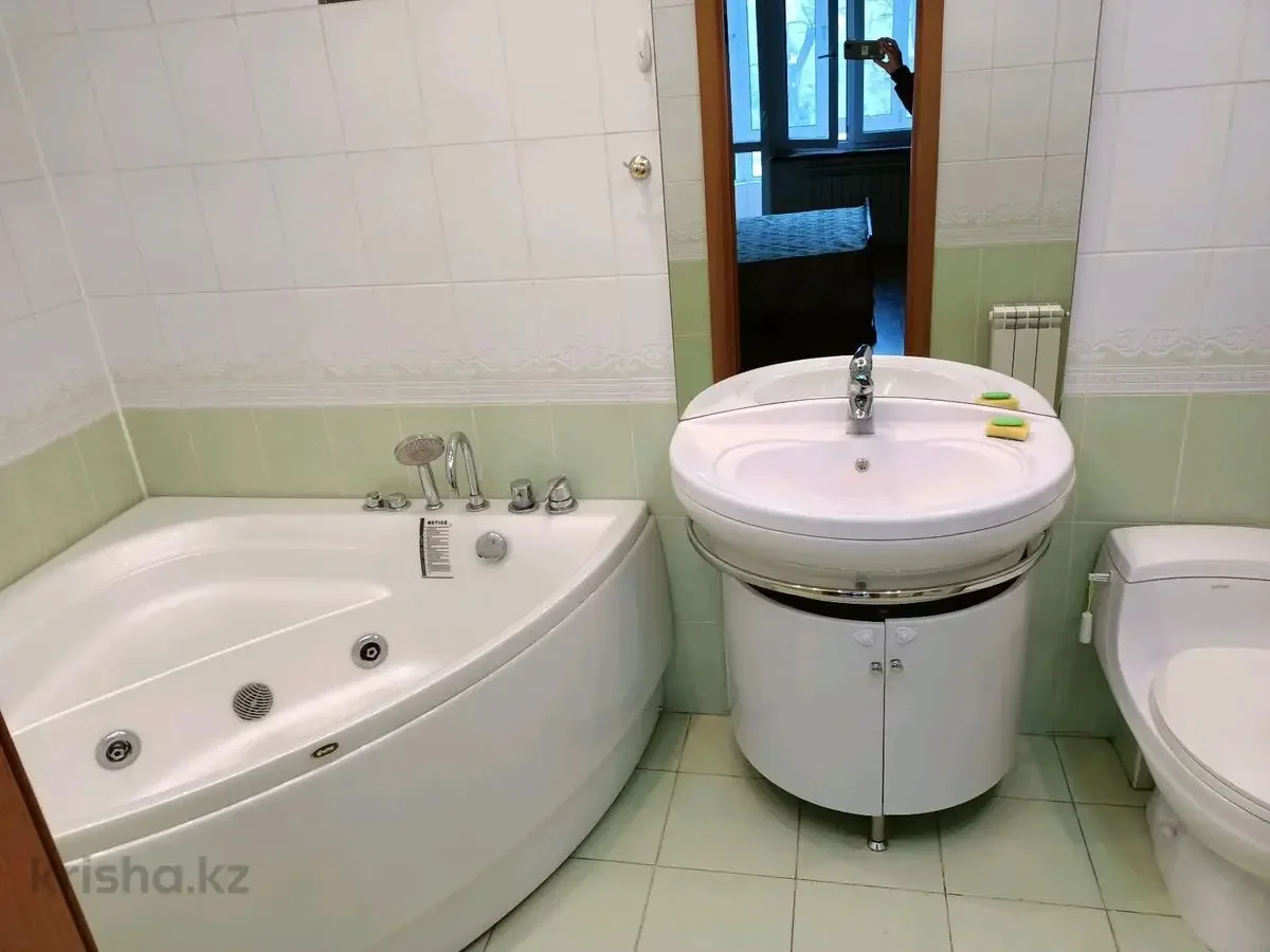 Butas centre modernaus dizaino – 1 nuotrauka iš 8