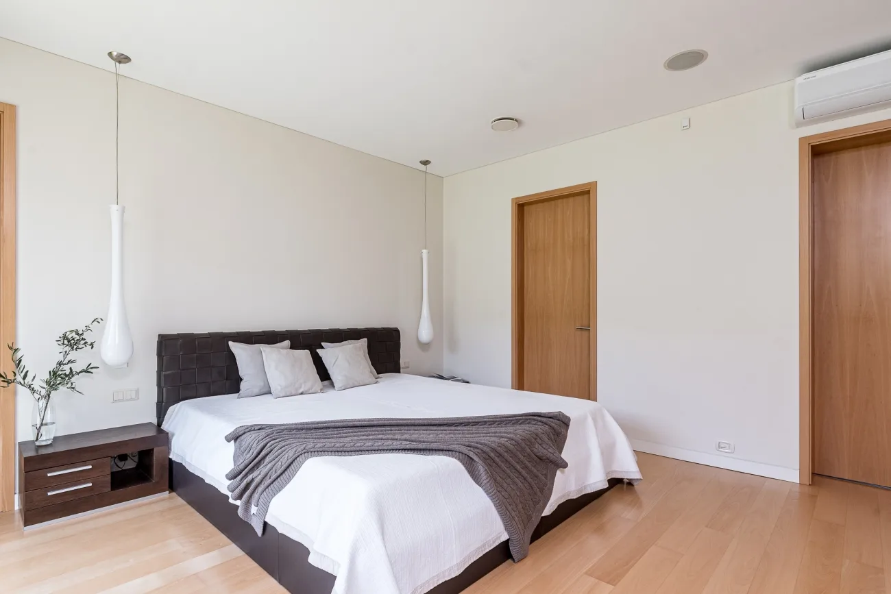 Vila parke naujai suremontuotas – 1 nuotrauka iš 9