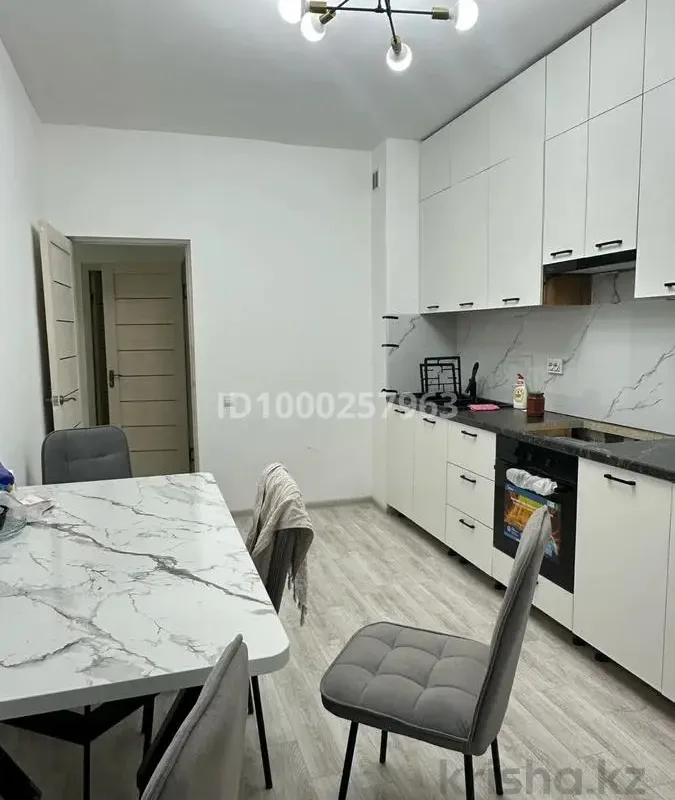 Dviejų aukštų butas centre su balkonu