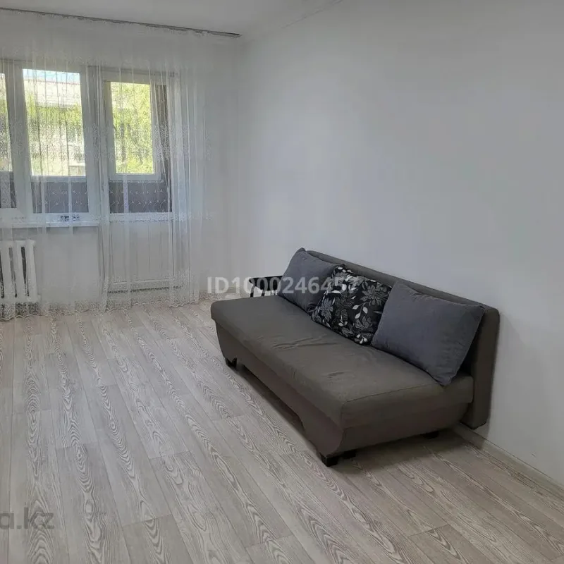 Erdvus 12 m² kambarys — Piniava